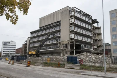 Rivningen av S Eriks ögonsjukhus inleds