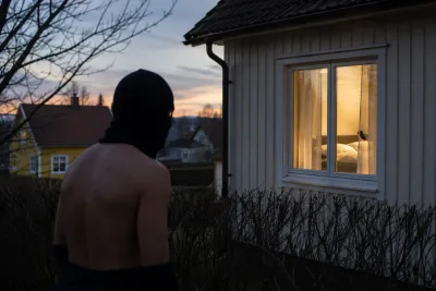 Maskerad man misstänks för sexualbrott i Arbrå