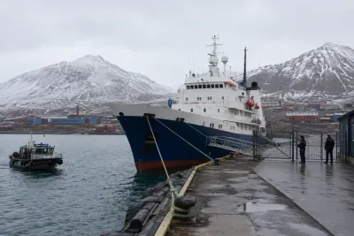 Ryskt fartyg hålls kvar på Svalbard efter beslag