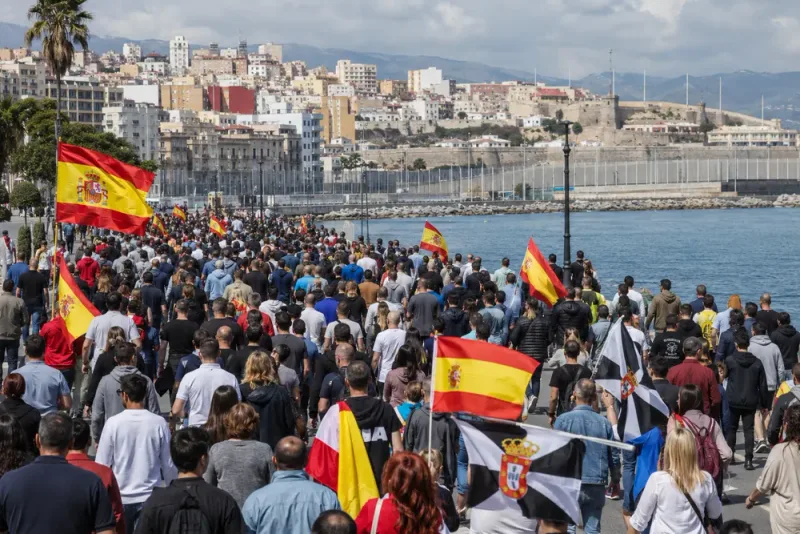 Tiotusentals demonstrerade efter migrantkrisen i Ceuta