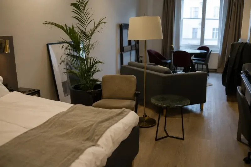 Hotellgäst misstänks efter att ha flyttat inredning