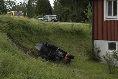 Man död efter olycka med åkgräsklippare