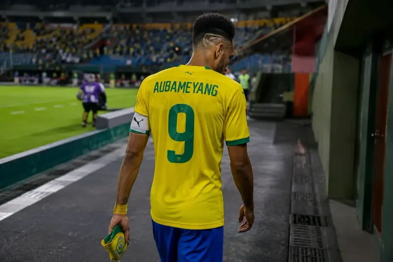 Pierre-Emerick Aubameyang lämnar Gabon efter konflikt