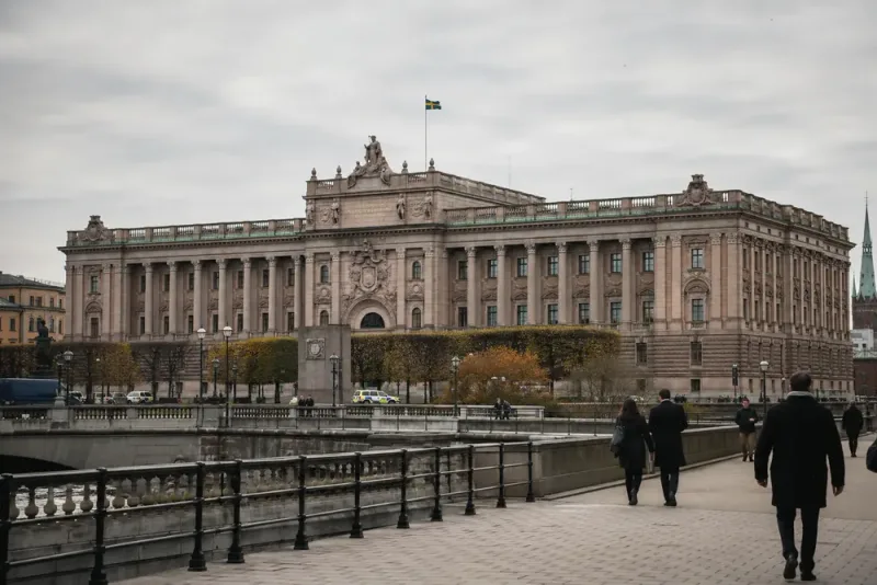 S kräver svar från Kristersson om SD-tjänsteman
