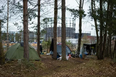 Kommunen kräver att hemlösa lämnar tältläger