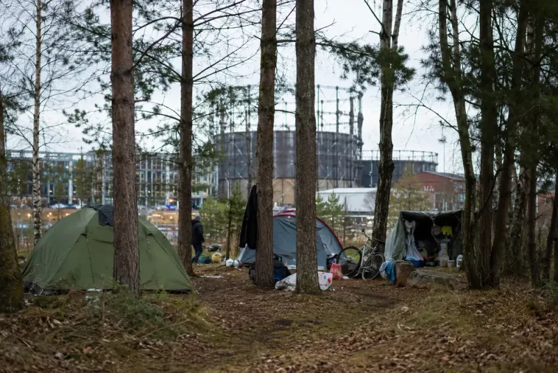 Kommunen kräver att hemlösa lämnar tältläger