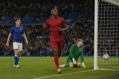 Alexander Isak slog till två gånger