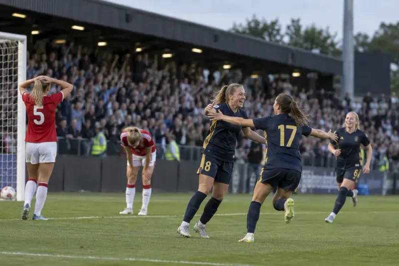 London City Lionesses öppnade med seger