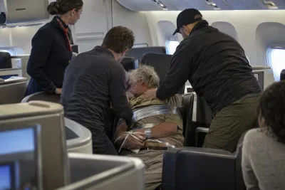 Flygpassagerare åtalas efter våldsamt utbrott ombord