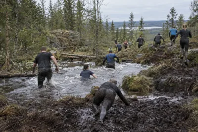 Nästan 200 tog sig genom leriga Utmaningen