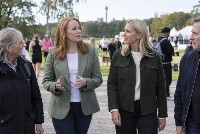 Annie Lööf kampanjar för nytt mittenalternativ