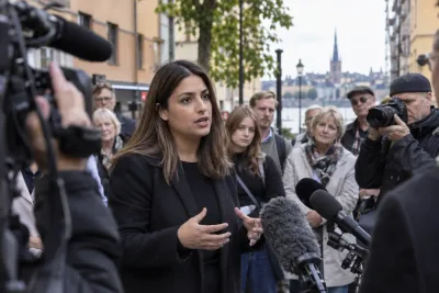 Dadgostar kräver vänsterpolitik för stöd till S
