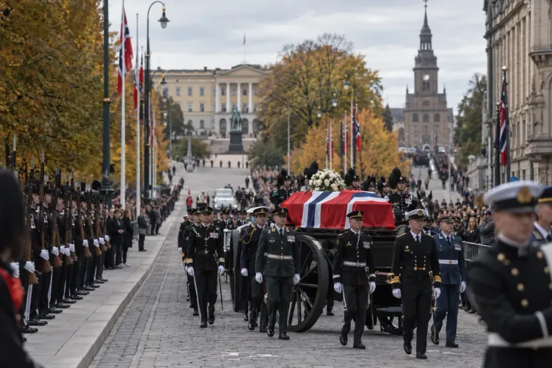 Kung Harald förs genom Oslo inför statsbegravningen