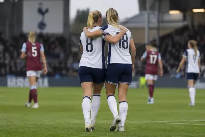Systrarna Nildén firade Tottenham-segern
