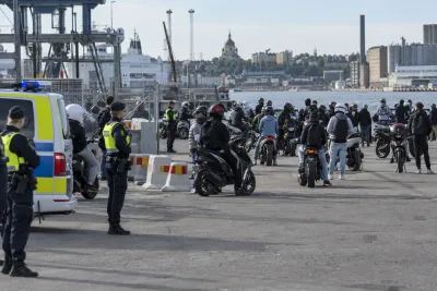 Polis utreder blåljussabotage efter stökig mopedträff