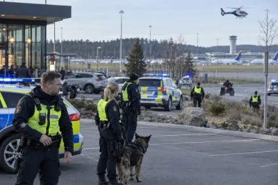 Fyrhjulingsförare söks efter att polis körts på