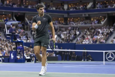 Carlos Alcaraz stormar vidare i US Open