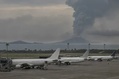 Vulkanutbrott stänger åtta flygplatser i Indonesien