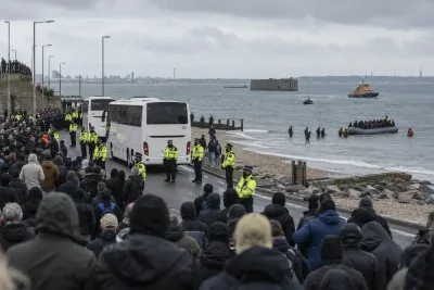 Protest stoppade vägar efter ovanlig migrantöverfart