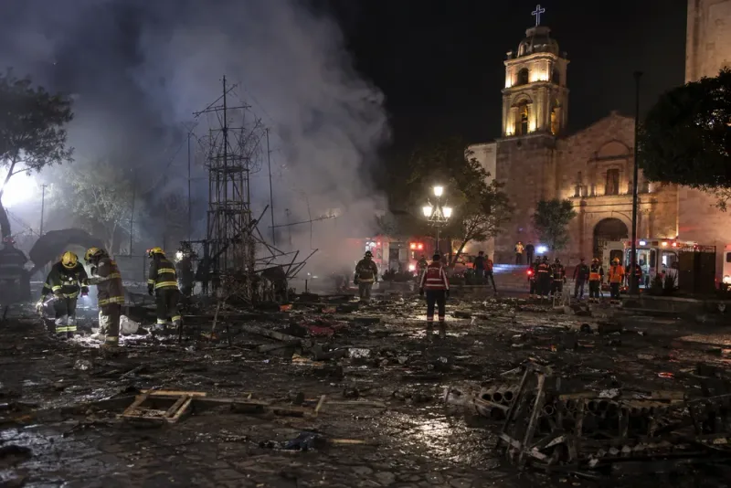 Tio döda efter explosion under religiöst firande