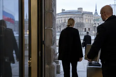 SD-tjänsteman med Rysslandskopplingar stängs av under utredning