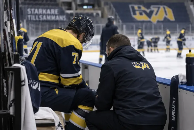 Martin Johnsen borta från HV71-premiären