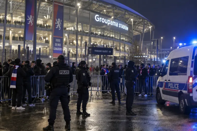 Lyon kräver polisinsats efter arenavåldet