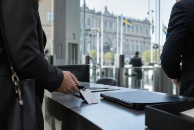 S kräver avstängning efter uppgifter om SD-tjänstemän
