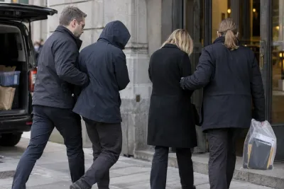 Två anhållna misstänks för grova mut- och bedrägeribrott