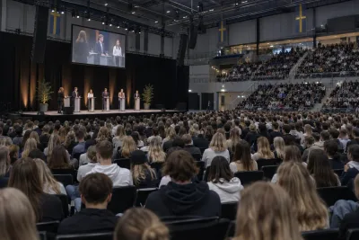 5 300 gymnasieelever samlades för politisk valdebatt