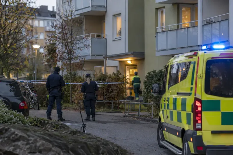 Kvinna förd till sjukhus efter misstänkt mordförsök