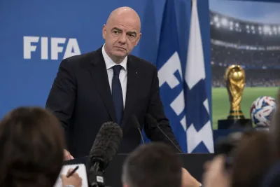 Gianni Infantino möter växande etikpress