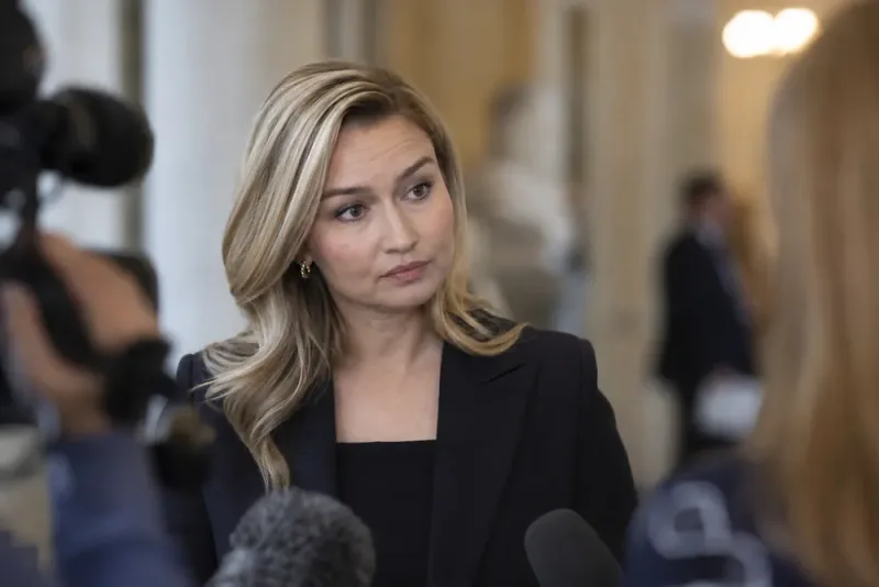 Ebba Busch går om i ny förtroendemätning