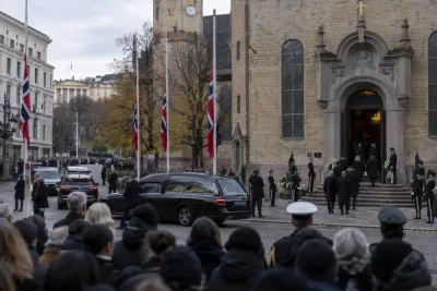 Trumps frånvaro vid kung Haralds begravning väcker frågor