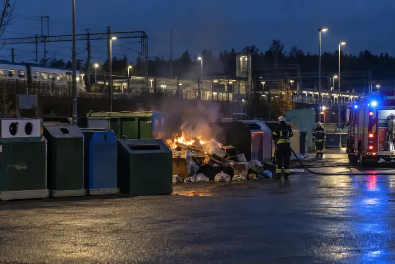 Brand bland sopor vid Rosersbergs återvinningsstation