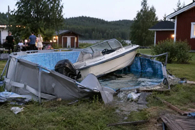 Båt i pool fick miljontals visningar