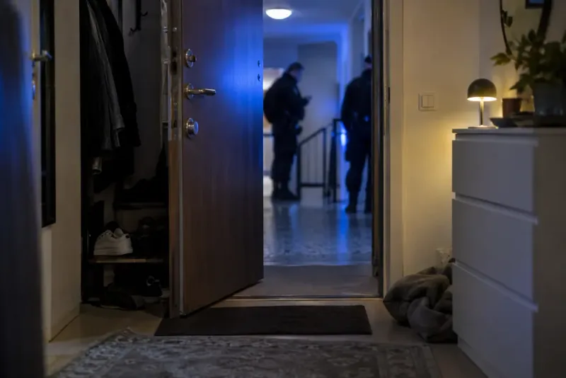 Man misshandlad och rånad i bostad i Länna