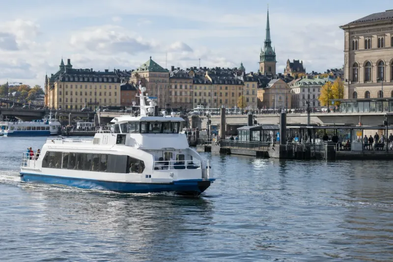 Partier vill ändra pendelbåtstrafiken i Stockholm