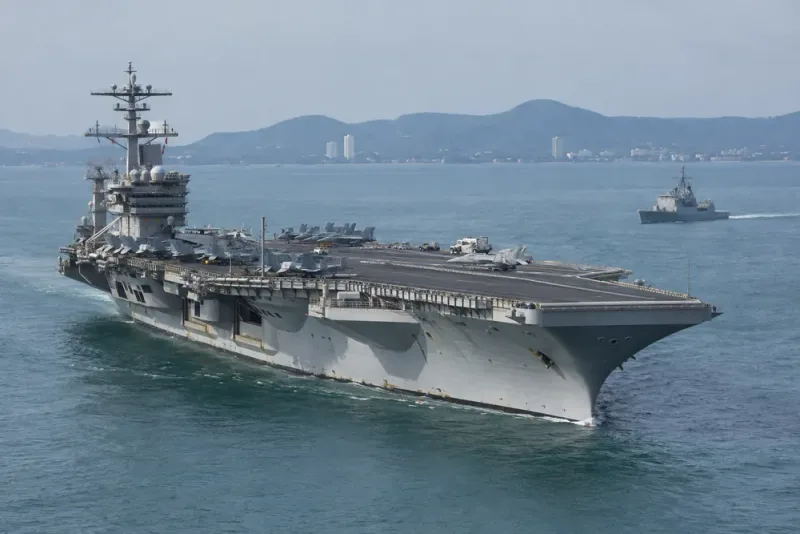 USS Abraham Lincoln lämnar Thailand efter lång stridsinsats