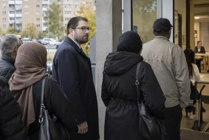 Jimmie Åkesson förtidsröstade i Rinkeby
