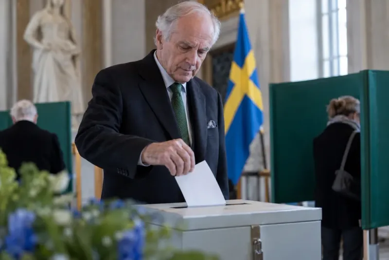 Roger Akelius lämnar Moderaterna och röstar på Centerpartiet