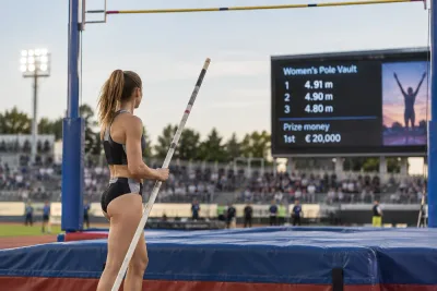 Hana Moll står inför miljonbeslut