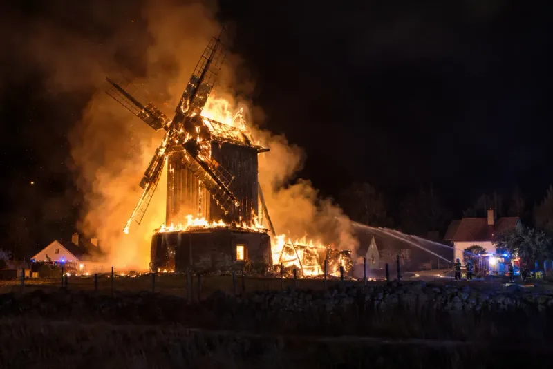 Historisk kvarn på Gotland förstörd i nattbrand