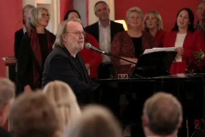 Benny Andersson sjöng för Socialdemokraternas slutspurt