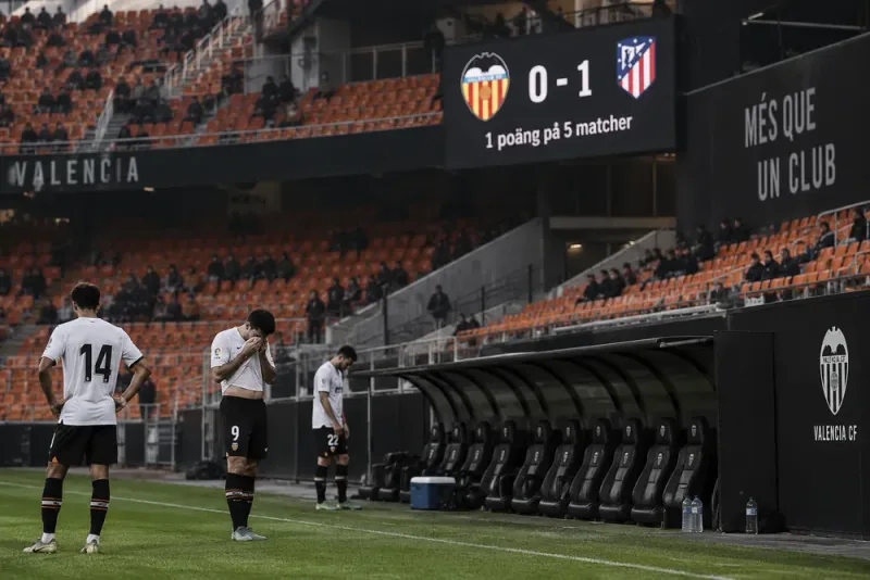 Valencia rensar efter katastrofala ligastarten