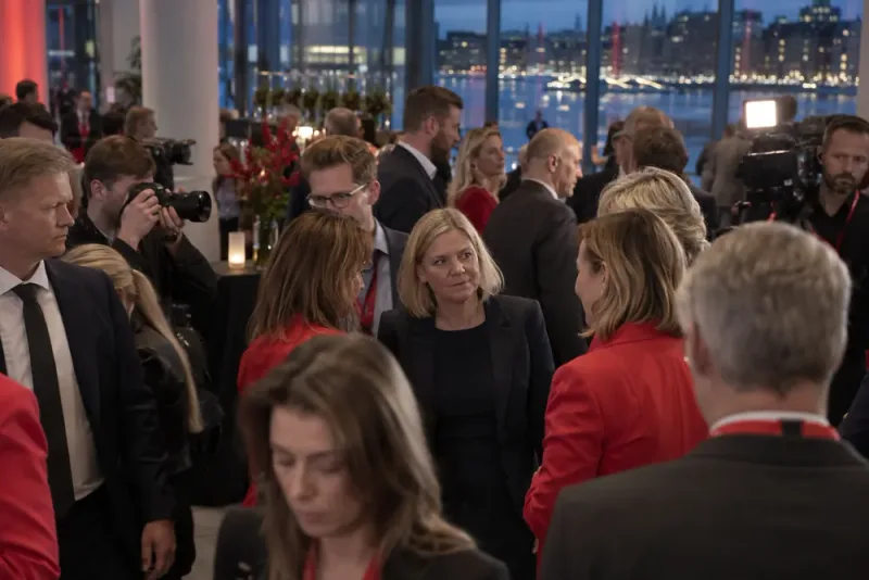 Socialdemokraterna hoppas på regeringsskifte efter jämn valrörelse