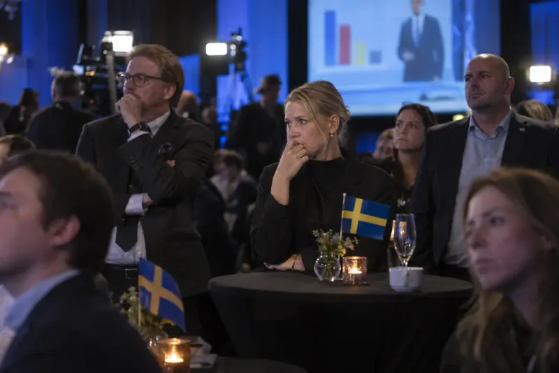 SD valvaka tystnade efter svaga vallokalssiffror