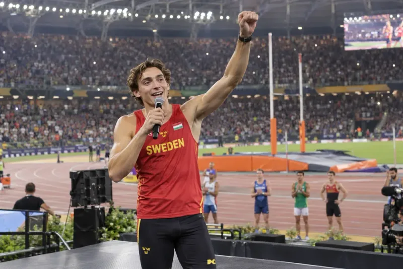 Armand Duplantis firade titeln med Ungern