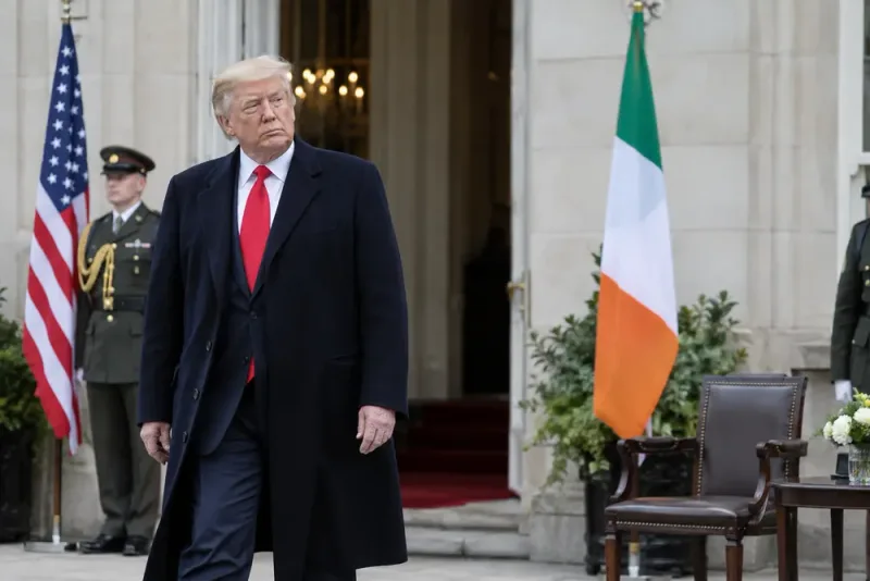 Donald Trump kommenterar Melanias frånvaro under Irlandsresan