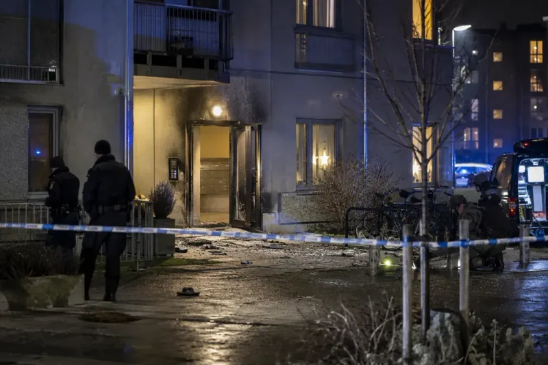 Explosion vid flerfamiljshus på Hisingen utreds